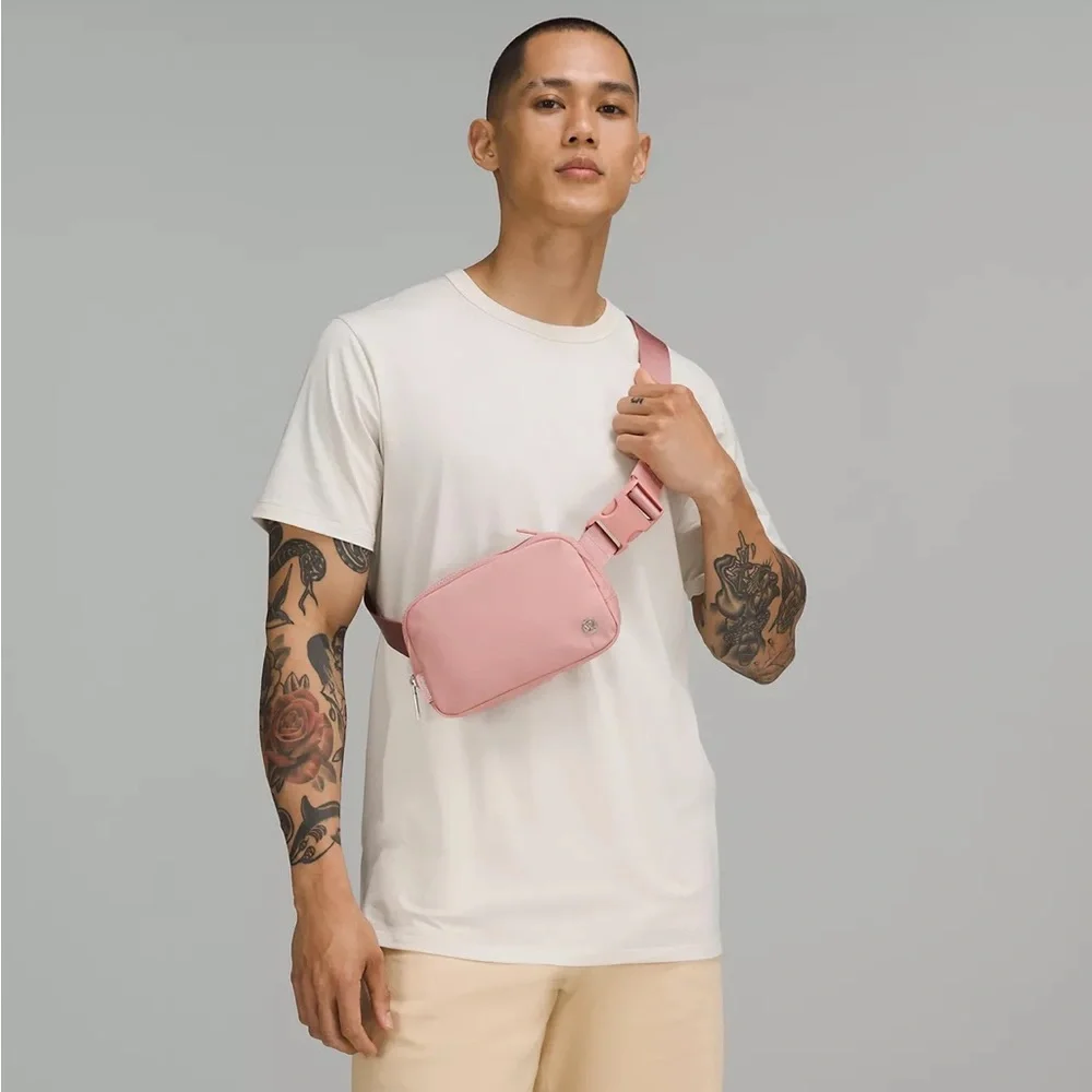 💗BNIB LULULEMON Everywhere Belt Bag💗 - Picture 3 of 7